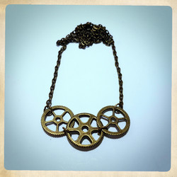 SteamPunk kaulakoru 3 rattaalla