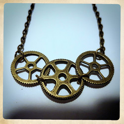 SteamPunk Neclace with 3 gears decor.