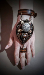 Steampunk Speciaali Pöllökello Ranneke / Steampunk tyylinen ranneke