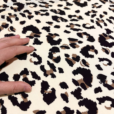 Kudottu viskoosi: Leopard, vaalea beige - musta