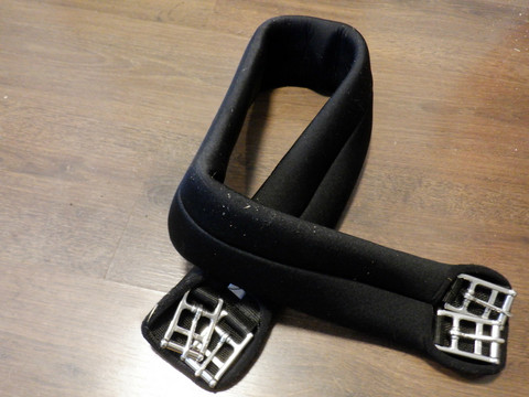 Horzen musta neopreeninen satulavyö 110 cm