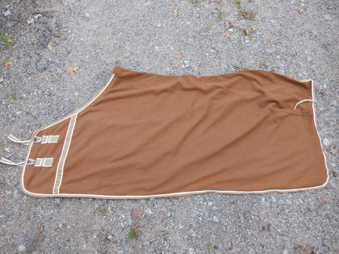 Ruskea fleeceloimi beige-valkoisella kantilla 140 cm