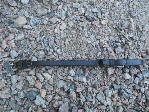 Pariton musta poskiremmi, 1 kpl pituus 32 cm