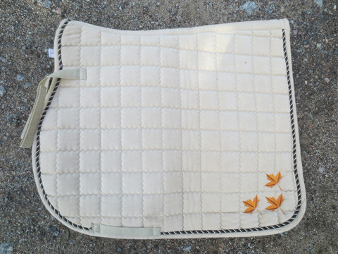 Beige satulahuopa lehtibrodeerauksella  FULL