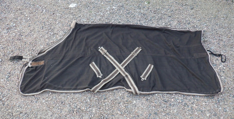 Tummanruskea verkkoloimi, selän päällä fleece 150 cm