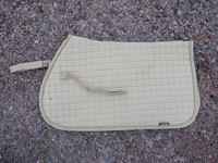 Equiline keltaiseen vivahtava beige flättäri satulahuopa FULL