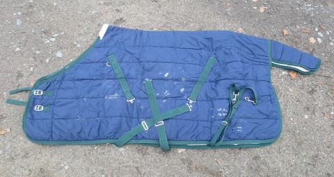 Tummansininen sisätoppaloimi vihreillä kanteilla 135 cm