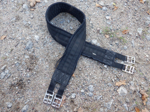 Musta kankainen satulavyö 130 cm ilman joustoja