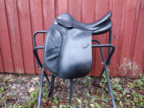 Prestige Hippos Dressage koulusatula, leveys 33, istuin 16