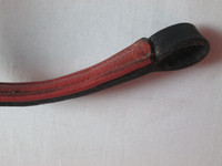 Musta otsapanta, jossa punertava vuoraus, 41 cm