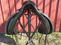 Mustang Europa koulusatula, leveys 33, istuin 16 tuumaa