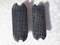 Mustat jalustinkumit 12 cm