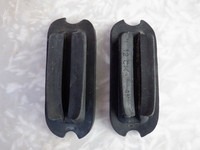 Mustat jalustinkumit 12 cm