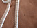 Ruskea fleeceloimi beige-valkoisella kantilla 140 cm