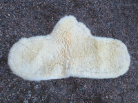 Valkoinen lampaankarva satulahuopa koulusatulaan COB