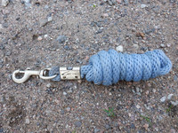 Paksu vaaleansininen riimunnaru, pistoolilukko