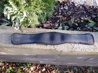 Neopreeninen, hieman muotoiltu satulavyö  70 cm