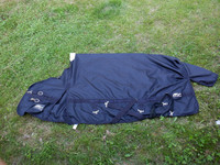 Tummansininen Anna Scarpati vuoreton sadeloimi 150 cm