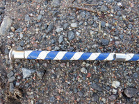 Raippa nahkaisella sini-valkoisella kuvioinnilla 75 cm