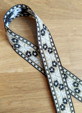 Vävt band 20 mm, blomma, svart/vit/beige