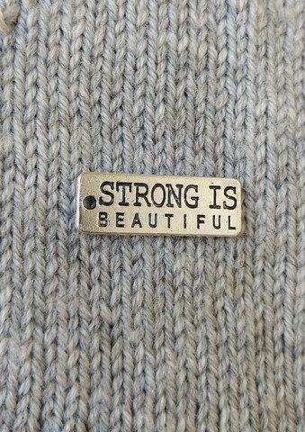 Strong is beautiful-hänge