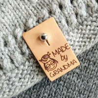 Nahkamerkki 'Made by Grandma'