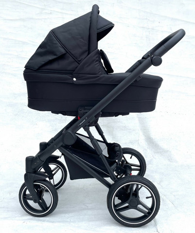 Ozzi -yhdistelmävaunut, Black Black - Recycled Materials