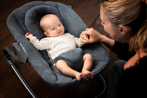 Haucka Alpha Premium -babysitter, Charcoal (sopii syöttötuoliin)