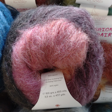 laines-du-nord-poema-alpaca-luxury-line-alpakkalanka-porroinen-liukuvarjatty-neulelanka