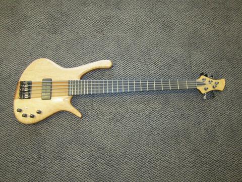 Bassokitara 5-kielinen GMR Bass Guitar handcrafted (käyt)