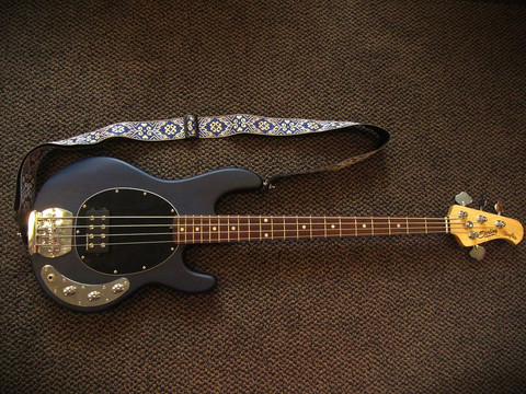 Myydään asiakkaan lukuun:Bassokitara 4-kielinen Sterling by Music Man S.U.B. Sting Ray 4 TBS (käyt)
