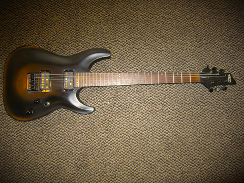 Myydään asiakkaan lukuun: Sähkökitara Schecter Stealth C-1 (käyt) + Schecter Gigbag (käyt)