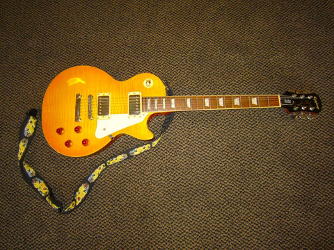 Myydään asiakkaan lukuun: Sähkökitara Epiphone LP Standard Lemon burst, kotelo, hihna (käyt)