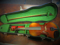 Myydään asiakkaan lukuun Viulusarja 1/4 Antonius Stradivarius Cremonensis (käyt)