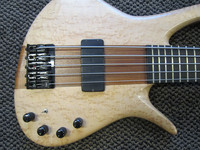 Bassokitara 5-kielinen GMR Bass Guitar handcrafted (käyt)