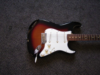 Myydään asiakkaan lukuun Sähkökitara Fender Player Series Strat PF 3TS  (käyt)
