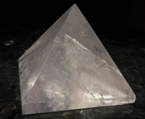 Pyramidi vuorikristallia 30 mm