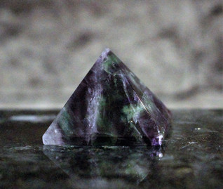 Pyramidi Fluoriitti 30 mm
