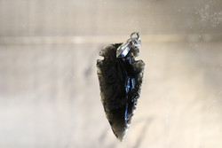 Obsidiaani Nuolenkärki Riipus 40 mm
