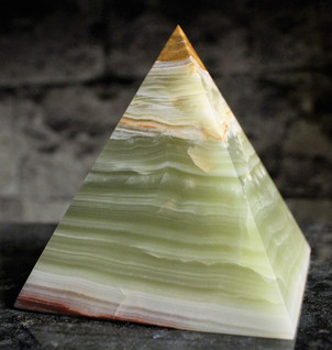 Onyksmarmori Pyramidi 110 mm