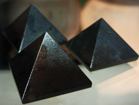 Turmaliini Pyramidi 25/25/20 mm