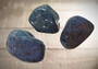 Dumortieriitti, rumpuhiottu kivi, n. 25-40 mm