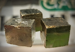 Pyriittikuutio n. 15-20 mm