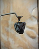 Lumihiutaleobsidiaani Riipus Rumpuhiottu
