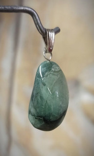 Smaragdi Riipus Rumpuhiottu