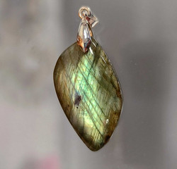Labrdoriitti Riipus 32 mm