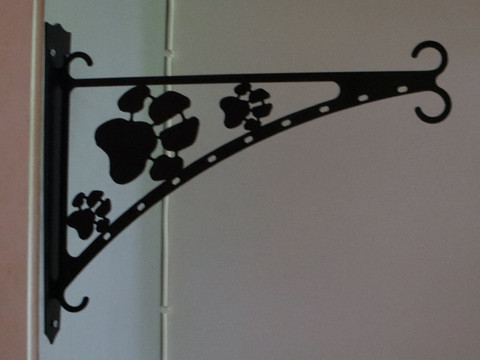 gate sign rack paws