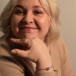 Lumoava Daisy rannekoru sinisellä kivellä L53228140000