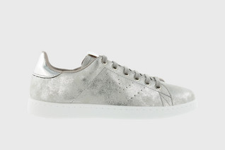 Stonewashed Metallic Tennis Shoe Plata
