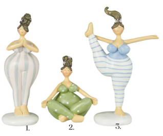 Naiset joogaamassa kolme erilaista hahmoa, vaatteissa raitoja ja palloja